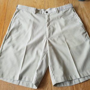 Haggar Shorts Men’s Size 36x9 Green White Stripe Seersucker Chino